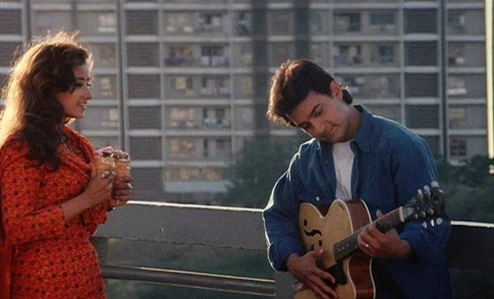 Akele Hum Akele Tum backdrop